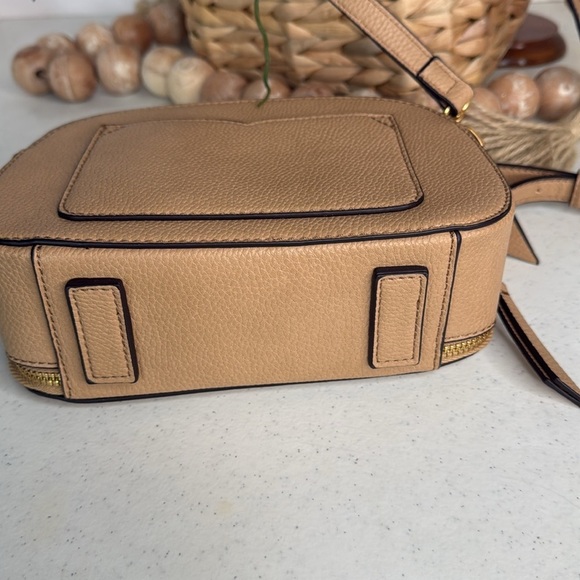 Sondra Robert’s small Crossbody/Tan - Picture 4 of 9